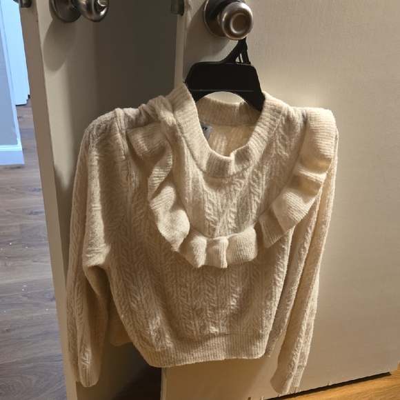 Old Navy Sweaters - Old Navy Ivory Ruffle Turtleneck Sweater